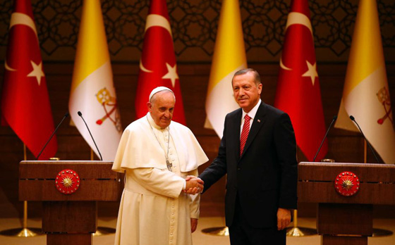 اردوغان للبابا فرنسيس: انا قلق من تنامي العداء والكراهية للاسلام صورة رقم 2