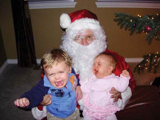 صور مضحكة وفيديو بكاء ورعب الأطفال لرؤيتهم (بابا نويل) صورة رقم 1