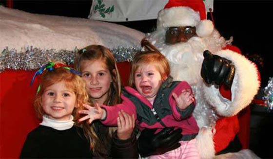 صور مضحكة وفيديو بكاء ورعب الأطفال لرؤيتهم (بابا نويل) صورة رقم 2