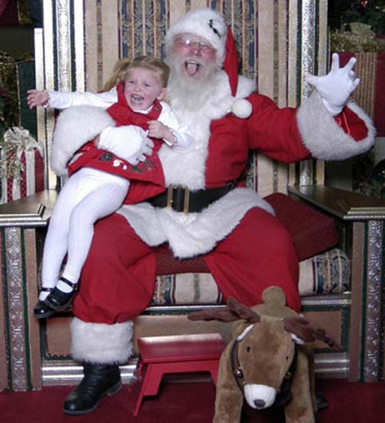 صور مضحكة وفيديو بكاء ورعب الأطفال لرؤيتهم (بابا نويل) صورة رقم 3