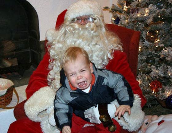 صور مضحكة وفيديو بكاء ورعب الأطفال لرؤيتهم (بابا نويل) صورة رقم 6