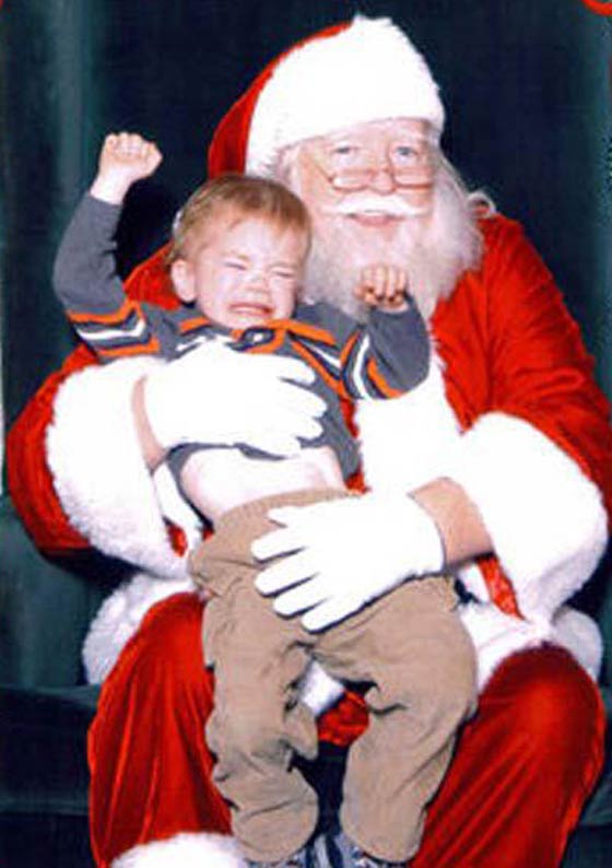 صور مضحكة وفيديو بكاء ورعب الأطفال لرؤيتهم (بابا نويل) صورة رقم 12