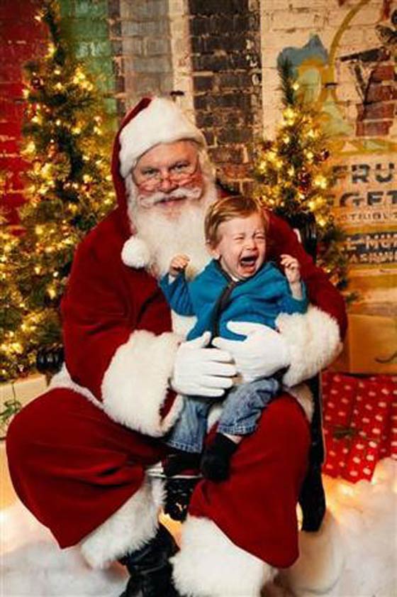 صور مضحكة وفيديو بكاء ورعب الأطفال لرؤيتهم (بابا نويل) صورة رقم 15