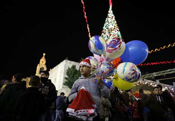 النجوم المضيئة تزين شوارع بيت لحم استعدادا لاستقبال عيد الميلاد صورة رقم 13