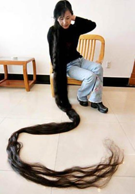 بالصور.. صينية تدخل موسوعة غينيس بأطول شعر 5.6 أمتار صورة رقم 2