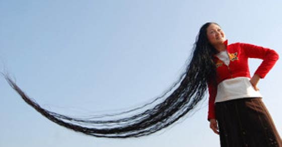 بالصور.. صينية تدخل موسوعة غينيس بأطول شعر 5.6 أمتار صورة رقم 4