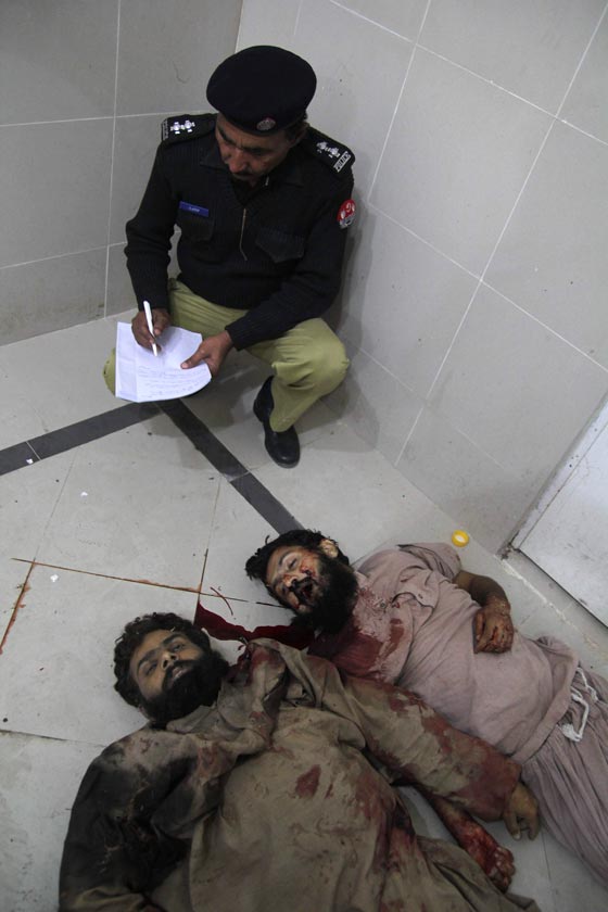 السفاح ومدبر مجزرة الأطفال في باكستان يظهر في تسجيل فيديو صورة رقم 5