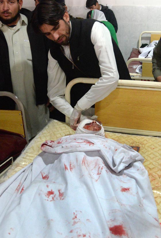 السفاح ومدبر مجزرة الأطفال في باكستان يظهر في تسجيل فيديو صورة رقم 15