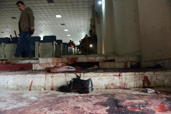 بالصور.. شاهد بشاعة ما احدثه هجوم طالبان على المدرسة الباكستانية صورة رقم 28