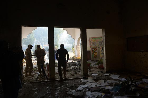 السفاح ومدبر مجزرة الأطفال في باكستان يظهر في تسجيل فيديو صورة رقم 25