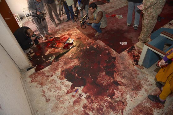 السفاح ومدبر مجزرة الأطفال في باكستان يظهر في تسجيل فيديو صورة رقم 29