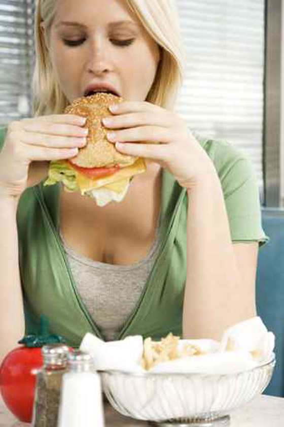 صور اسرائيليات ينشرن حملة : فتيات يأكلن همبرغر ضد النحافة! صورة رقم 6