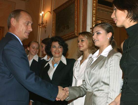 بوتين يعلن انه يعيش قصة حب مع بطلة جمباز روسية شهيرة صورة رقم 6