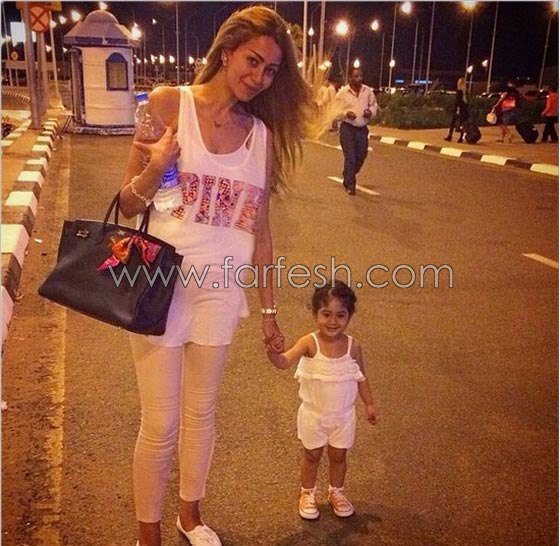 صور غادة عبد الرازق مع حفيدتها 