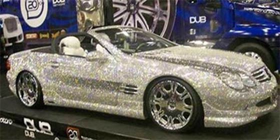 سعودي يشتري أغلى سيارة في العالم مرصعة بالماس صورة رقم 4