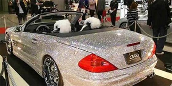 سعودي يشتري أغلى سيارة في العالم مرصعة بالماس صورة رقم 5
