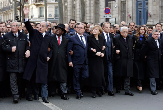 بالفيديو.. نتنياهو يتعرض لمواقف محرجة ومخجلة في مسيرة باريس صورة رقم 2