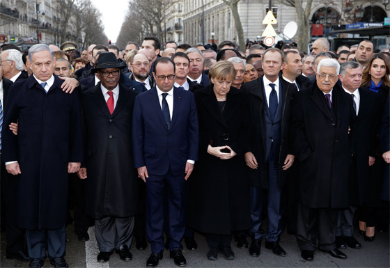 بالفيديو.. نتنياهو يتعرض لمواقف محرجة ومخجلة في مسيرة باريس صورة رقم 4