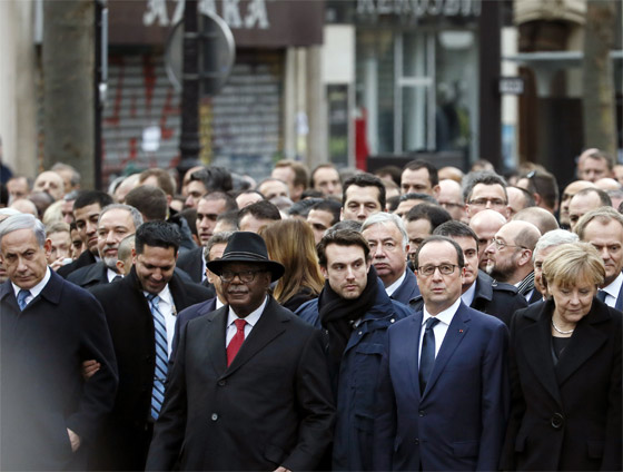 بالفيديو.. نتنياهو يتعرض لمواقف محرجة ومخجلة في مسيرة باريس صورة رقم 6
