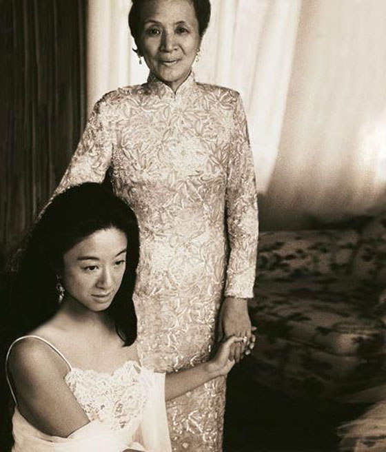 صور: كيف بدت أشهر مصمّمات الأزياء العالميات يوم فرحهن بفستان الزفاف الابيض؟ صورة رقم 14