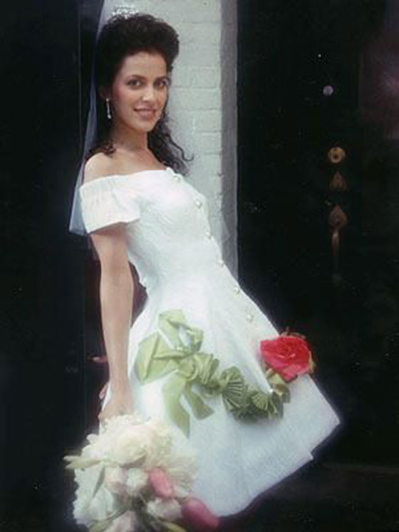 صور: كيف بدت أشهر مصمّمات الأزياء العالميات يوم فرحهن بفستان الزفاف الابيض؟ صورة رقم 1