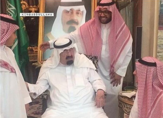 بالصور.. الملك عبدالله يودع أحفاده بصور سيلفي مميزة قبل رحيله صورة رقم 5