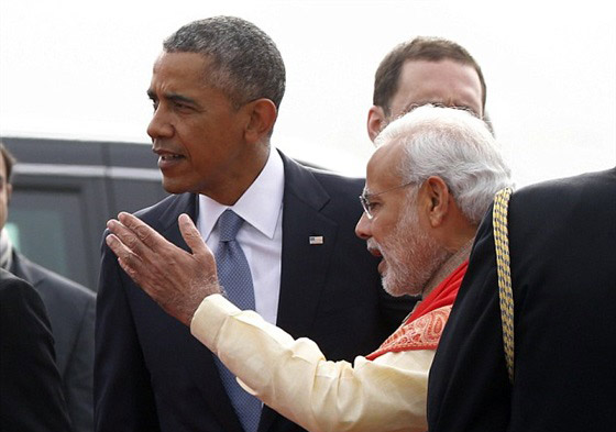 بالصور.. رئيس الوزراء الهندي يخرج عن طوره في استقباله لاوباما صورة رقم 3