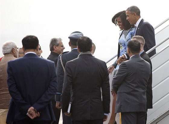 بالصور.. رئيس الوزراء الهندي يخرج عن طوره في استقباله لاوباما صورة رقم 4