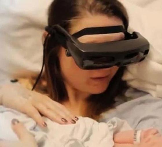  فيديو.. كندية كفيفة ترى وجه طفلها فور ولادته بنظارة متطورة صورة رقم 6