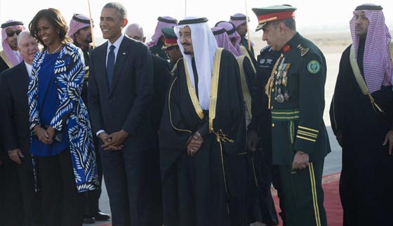 هكذا تصرفت ميشال اوباما خلال تقديمها التعازي بوفاة العاهل السعودي صورة رقم 5