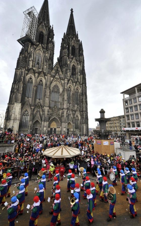  المانيا تمنع تكريم ضحايا شارلي ايبدو في كرنفال كولونيا صورة رقم 3
