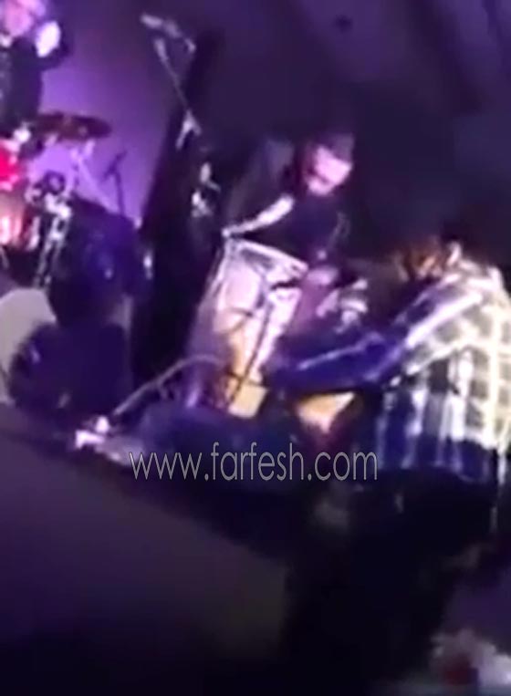  صور وفيديو رجل غريب يحتضن اليسا من الخلف حين سقطت على المسرح ! صورة رقم 2