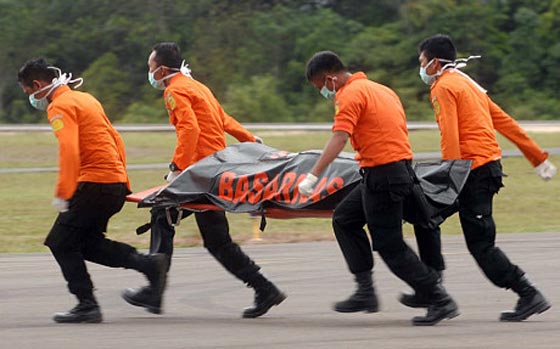 تقديم موعد رحلة طيران آسيا انقذ عائلة مؤلفة من 15 شخصا من الموت صورة رقم 10