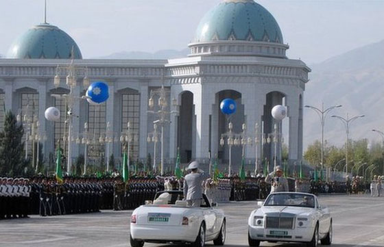 حظر السيارات غير البيضاء في تركمانستان!!  صورة رقم 1