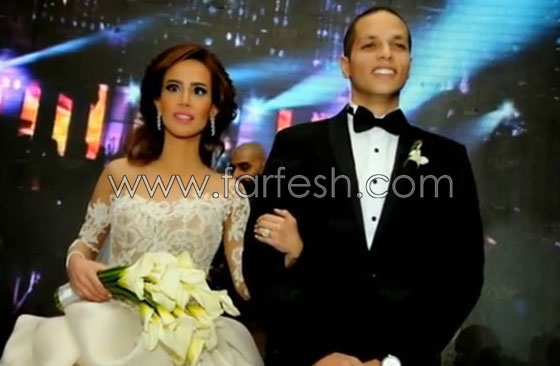 صور هيفاء وهبي والراقصة دينا تشعلان حفل زفاف خاص صورة رقم 1