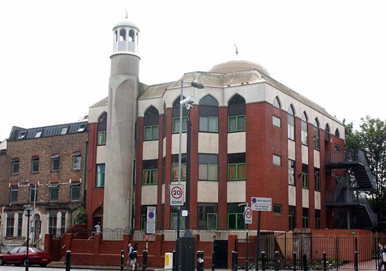  مسجد في لندن يفتح ابوابه لتعريف الناس على سماحة الاسلام  صورة رقم 2