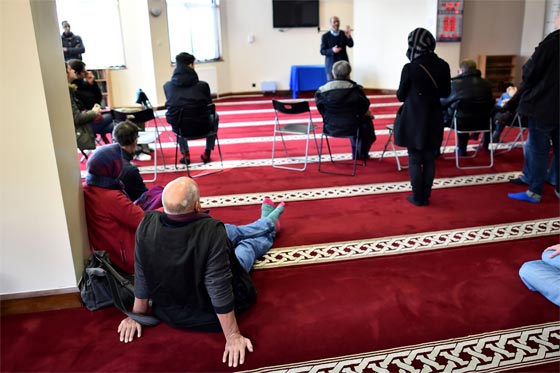  مسجد في لندن يفتح ابوابه لتعريف الناس على سماحة الاسلام  صورة رقم 1