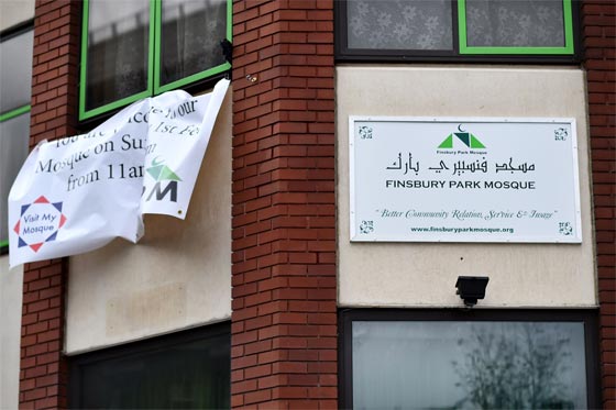  مسجد في لندن يفتح ابوابه لتعريف الناس على سماحة الاسلام  صورة رقم 6