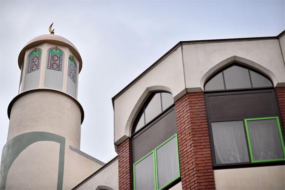  مسجد في لندن يفتح ابوابه لتعريف الناس على سماحة الاسلام  صورة رقم 10