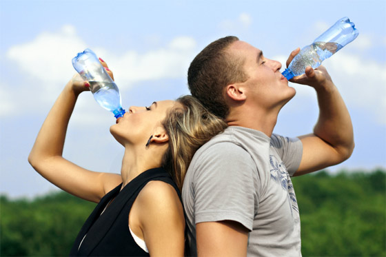 تحذير لعشاق الماء.. المبالغة في شربه قد تؤدي الى مشاكل صحية صورة رقم 1