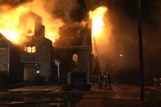 عصابة تدفيع الثمن تشعل النار في الكنيسة الارثوذكسية المقدسية صورة رقم 4
