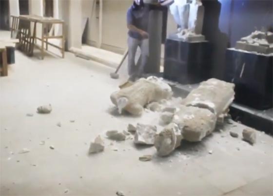  بالفيديو.. عناصر داعش يجهزون على متحف الموصل ويدمرون محتوياته صورة رقم 1