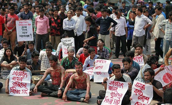  مقتل مدون امريكي بوحشية امام زوجته في بنغلادش يصدم امريكا صورة رقم 7