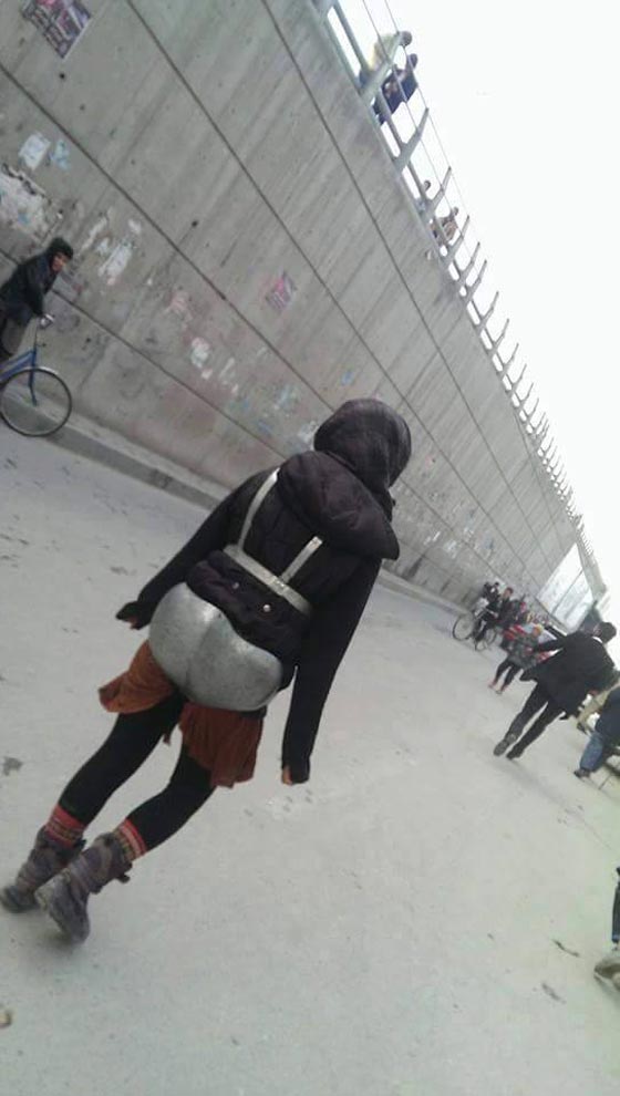 بالصور.. شاهد كيف تحمي فتاة افغانية نفسها من التحرش!! صورة رقم 2