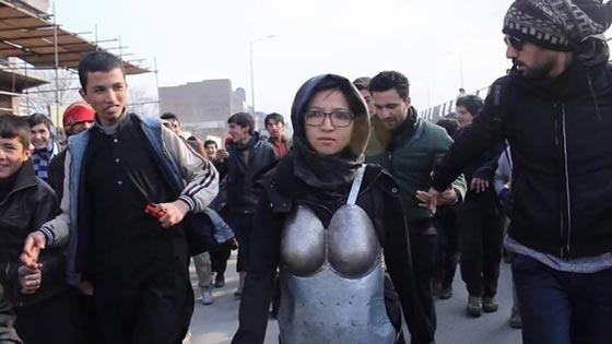 بالصور.. شاهد كيف تحمي فتاة افغانية نفسها من التحرش!! صورة رقم 1