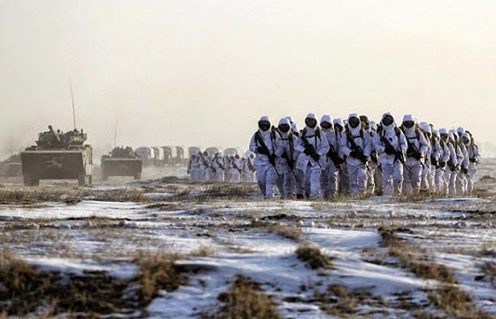 تدريبات قاسية يخوضها الجيش الصيني على الثلج.. شاهد الصور صورة رقم 6