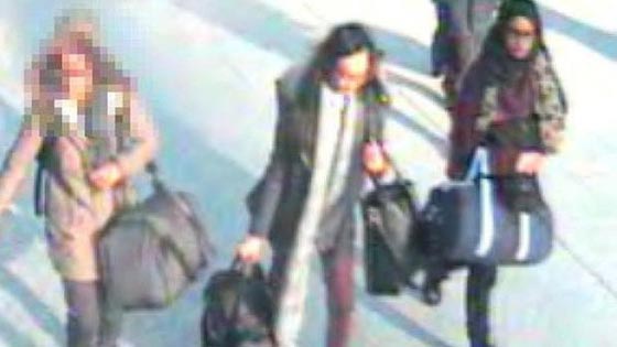  بالفيديو.. كاميرا مراقبة ترصد الفتيات البريطانيات في محطة مترو بتركيا صورة رقم 2