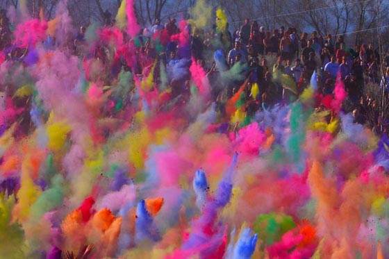 بالصور.. مهرجان الألوان ينبض بالحياة في الهند صورة رقم 1