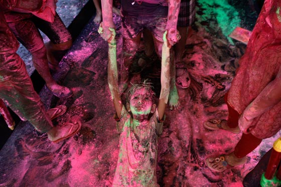 بالصور.. مهرجان الألوان ينبض بالحياة في الهند صورة رقم 2