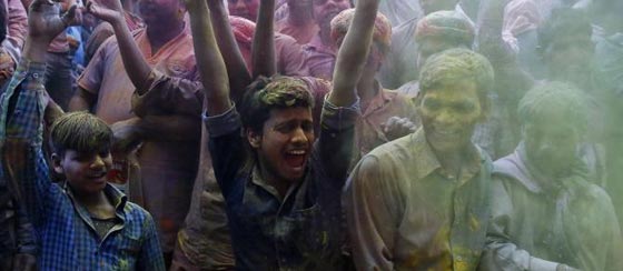 بالصور.. مهرجان الألوان ينبض بالحياة في الهند صورة رقم 6